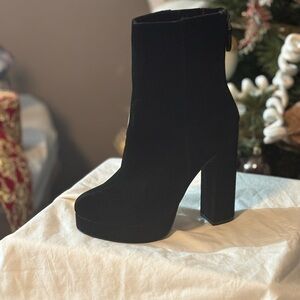 Who What Wear Black Velvet Heeled Boots